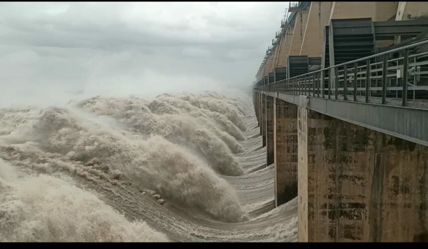 ,ಜಲಧಾರೆ ನೋಡಲು  ಭಾರಿಜನಸ್ತೋಮ,ಬಸವಸಾಗರ ಜಲಾಶಯದಿಂದ ನದಿಗೆ ನೀರು