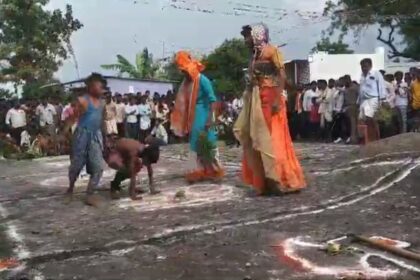 ಹಿರೇಉಪ್ಪೇರಿ:ಮೊಹರಂ ದಲಿ ಮನ ರಂಜಿಸಿದ ಮೋಡಿಕಾರರ ಆಟ