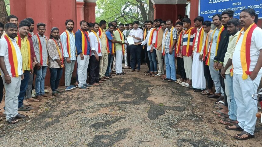 ಜಿಲ್ಲಾಸ್ಪತ್ರೆ ಸ್ಥಳಾಂತರ ಖಂಡಿಸಿ ನಮ್ಮ ಕರ್ನಾಟಕ ಸೇನೆ ಮನವಿ ಶಾಸಕ ಬಾದರ್ಲಿ ಒಡೆತನದ ವಿಸಿಬಿ ಕಾಲೇಜು ತೆರವುಗೊಳಿಸಲು ಒತ್ತಾಯ
