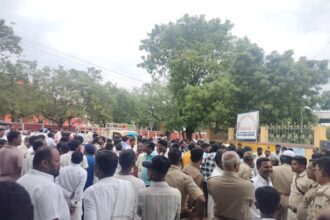 ಚಾಲಕ,ನಿರ್ವಾಹಕ-ಯುವಕನ ನಡುವೆ ವಾಗ್ವಾದ,ಶವವಿಟ್ಟು ಪ್ರತಿಭಟನೆ