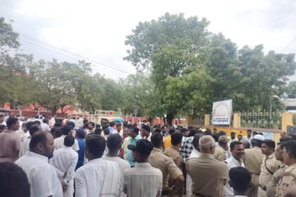 ಚಾಲಕ,ನಿರ್ವಾಹಕ-ಯುವಕನ ನಡುವೆ ವಾಗ್ವಾದ,ಶವವಿಟ್ಟು ಪ್ರತಿಭಟನೆ