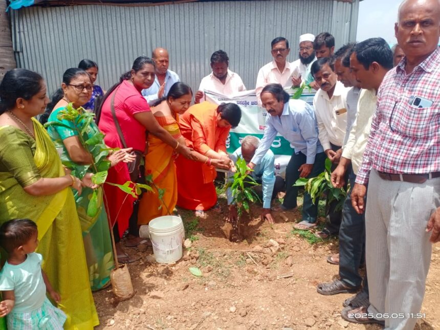 ಪರಿಸರವನ್ನು ನಾವು ರಕ್ಷಿಸಿದರೆ ಪರಿಸರ ನಮ್ಮನ್ನು ರಕ್ಞಿಸುತ್ತದೆ-ಹೂನೂರು