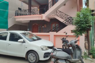 ಲೋಕೋಪಯೋಗಿ ಇಲಾಖೆ ಎಇಇ ಪ್ರಕಾಶ ಆಫಿಸಿಗೆ ಬರುವುದಿಲ್ಲವೆಂದು ಶಪಥ ಮಾಡಿದ್ದಾನೆಯೆ? ಮನೆಯಲ್ಲಿಯೆ ಎಲ್ಲಾ ಕಾರಬಾರ್,!! ಮನೆಗೆ ಎಡತಾಕುತ್ತಿರುವ ಸಾರ್ವಜನಿಕರು, ಜೆಇಗಳು!