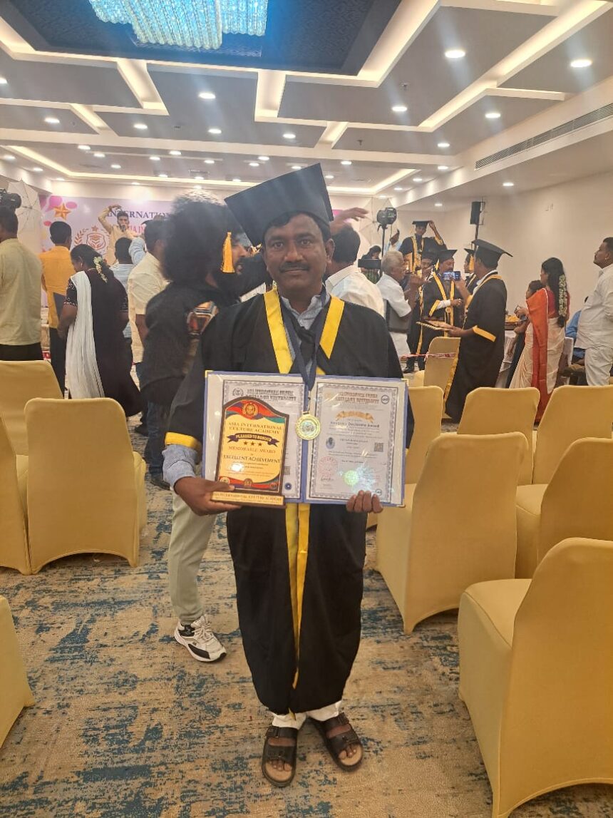 ಆನೆಹೊಸೂರು:ಶಿವಕುಮಾರ ಅಂಗಡಿಗೆ ಗೌರವ ಡಾಕ್ಟರೇಟ್ ಪ್ರಶಸ್ತಿ