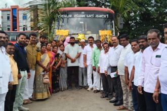 ಶಕ್ತಿ ಯೋಜನೆಯಲ್ಲಿ ೫೦೦ಕೋಟಿ ಮಹಿಳೆಯರ ಪ್ರಯಾಣ ಯಶಸ್ವಿ, ಸಿಹಿಹಂಚಿ ಸಂಭ್ರಮಾಚರಣೆ:: ಜನದಟ್ಟಣೆ ತಡೆಯಲು ಹೊಸಬಸ್ ಗಳು ಬರಲಿವೆ-ವೆಂಕಟೇಶ ಗುತ್ತೇದಾರ