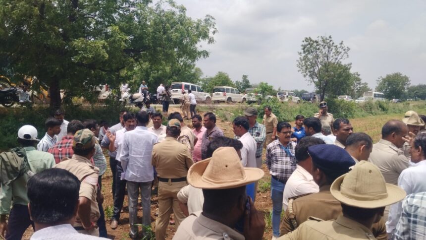ರಾಷ್ಟ್ರೀಯ ಹೆದ್ದಾರಿ ವಿವಾದ, ರೈತರ ಮೇಲೆ ದಬ್ಬಾಳಿಕೆ, ಬೆಳೆ ನಾಶ*