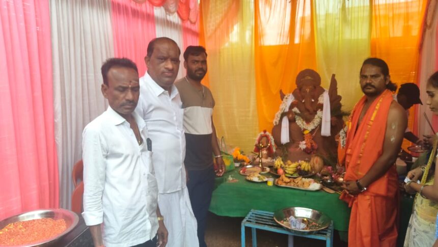 ಪರಿಸರ ಸ್ನೇಹಿ ಮಣ್ಣಿನ ಗಣೇಶನ ಪ್ರತಿಷ್ಠಾಪಿಸಿ ಮಾದರಿಯಾಗಿ ಮೆರೆದ ಲಕ್ಷ್ಮೀ ಯುವಕ ಸಂಘ