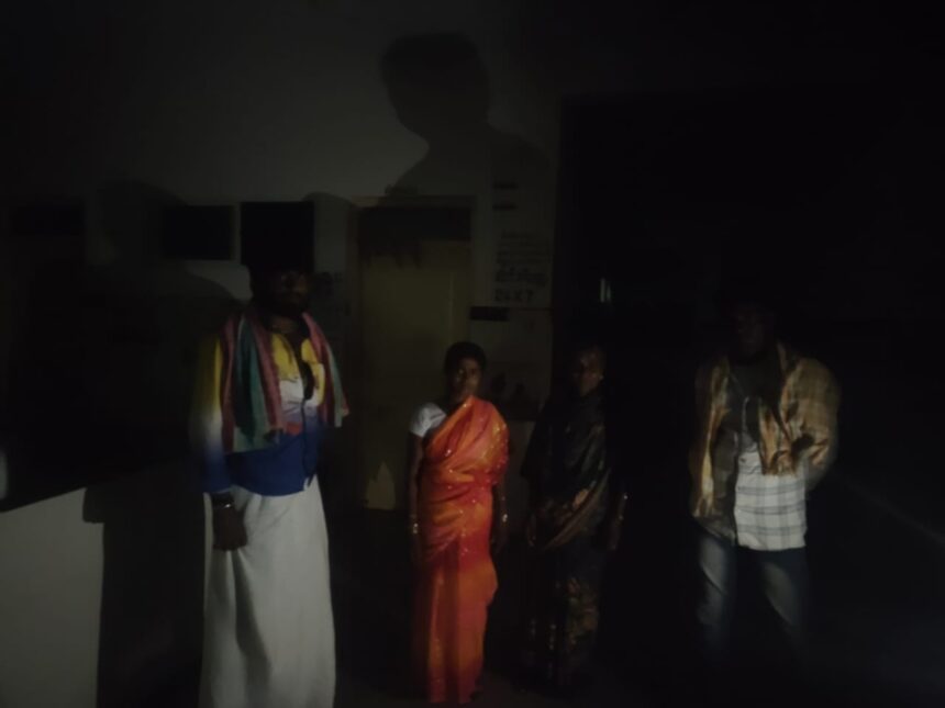 ಈಚನಾಳ: ಆಸ್ಪತ್ರೆ ಯಲಿ ಕರೆಂಟ್ ಇಲ್ಲದೆ,ಬಾಣಂತಿ ಹಸುಗೂಸು ವಿಲವಿಲ, ಸೊಳ್ಳೆ ಕಾಟಕ್ಕೆ ತತ್ತರ