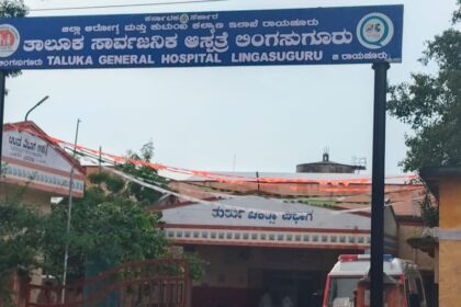 ಸರಕಾರಿ ಆಸ್ಪತ್ರೆಯಲ್ಲಿ , ರಕ್ತಪರೀಕ್ಷೆಗೆ ಕೊಡಬೇಕು ಶುಲ್ಕ, ಹಣವಿಲ್ಲದೆ ಪರದಾಡುತ್ತಿರುವ ಬಡರೋಗಿಗಳು, ಇದು ಸರಕಾರಿ ಆಸ್ಪತ್ರೆಯೋ?,ಖಾಸಗಿ ಆಸ್ಪತ್ರೆಯೋ,ಹಣವಿಲ್ಲದೆ ರಕ್ತಪರೀಕ್ಷೆ ಮಾಡುವುದಿಲ್ಲವಂತೆ..? ಇನ್ಮುಂದೆ ಬೆಡ್ ಗೂ ಕಟ್ಟಬೇಕಂತೆ ಶುಲ್ಕ !!?