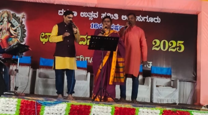 ಜನಮನ ರಂಜಿಸಿದ ಸವಿತಕ್ಕ ತಂಡದಿಂದ ವೈವಿದ್ಯಮಯ ಹಾಡುಗಳು