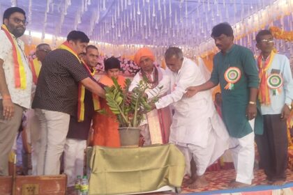 ನಾಗರಾಳ:ನಾಟಕ ಬರಹಗಾರರ ಪದಗ್ರಹಣ ಕಾರ್ಯಕ್ರಮ,ನಾಟಕದಿಂದ ಸಮಾಜ ಸುಧಾರಣೆ ಸಾಧ್ಯ, ಬರಹಗಾರರು ದುಶ್ಚಟಕ್ಕೆ ಬಲಿಯಾಗದೆ ಆರೋಗ್ಯವನ್ನು ಕಾಪಾಡಿಕೊಂಡು ನಾಡಿಗೆ ಉತ್ತಮಸೇವೇ ನೀಡಬೇಕು-ಕಲ್ಲಯ್ಯಜ್ಜ