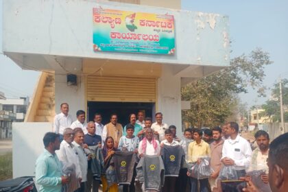 ಲಯನ್ಸ್ ಕ್ಲಬ್ ಅಧ್ಯಕ್ಷ ಕಾಡ್ಲೂರು, ಪತ್ರಿಕಾ ವಿತರಿಕರಿಗೆ ಸ್ವೇಟರ್ ವಿತರಣೆ