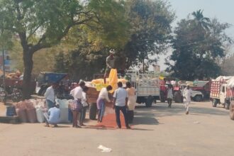 ತೊಗರಿ ಬೆಲೆ ಹೆಚ್ಚಿಸಿದ ವರ್ತಕರು, ಮಾರಾಟಕ್ಕೆ ಮುಗಿಬಿದ್ದ ರೈತರು, ಸರಕಾರಿ ತೊಗರಿ ಖರೀದಿ ಕೇಂದ್ರ ಬಣಬಣ!!