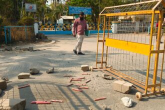 ಹಟ್ಟಿ:ರಸ್ತೆಯಲ್ಲಿ ಬಿದ್ದಿರುವ ಶಂಕಿತ ಸ್ಪೋಟಕ ವಸ್ತು , ಪೊಲೀಸ್ ತನಿಖೆ ಚುರುಕು