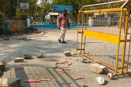 ಹಟ್ಟಿ:ರಸ್ತೆಯಲ್ಲಿ ಬಿದ್ದಿರುವ ಶಂಕಿತ ಸ್ಪೋಟಕ ವಸ್ತು , ಪೊಲೀಸ್ ತನಿಖೆ ಚುರುಕು