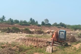 ರಾಂಪೂರ ಕೆರೆ ದುರಸ್ಥಿಯಲ್ಲಿ ಗೋಲ್ ಮಾಲ್ ತಡೆಯುವಂತೆ ಗ್ರಾಮಸ್ಥರ ಒತ್ತಾಯ, ಮೂರುನಾಲ್ಕು ದಿನವಾದರು ಮಾಹಿತಿ ನೀಡದ ಅಧಿಕಾರಿ, ಗುತ್ತಿಗೆದಾರರು!!