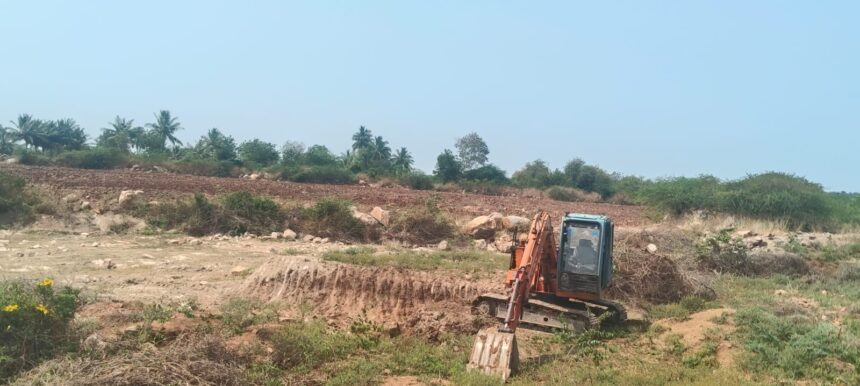 ರಾಂಪೂರ ಕೆರೆ ದುರಸ್ಥಿಯಲ್ಲಿ ಗೋಲ್ ಮಾಲ್ ತಡೆಯುವಂತೆ ಗ್ರಾಮಸ್ಥರ ಒತ್ತಾಯ, ಮೂರುನಾಲ್ಕು ದಿನವಾದರು ಮಾಹಿತಿ ನೀಡದ ಅಧಿಕಾರಿ, ಗುತ್ತಿಗೆದಾರರು!! ರಾಂಪೂರ ಕೆರೆ ದುರಸ್ಥಿಯಲ್ಲಿ ಗೋಲ್ ಮಾಲ್ ತಡೆಯುವಂತೆ ಗ್ರಾಮಸ್ಥರ ಒತ್ತಾಯ, ಮೂರುನಾಲ್ಕು ದಿನವಾದರು ಮಾಹಿತಿ ನೀಡದ ಅಧಿಕಾರಿ, ಗುತ್ತಿಗೆದಾರರು!!