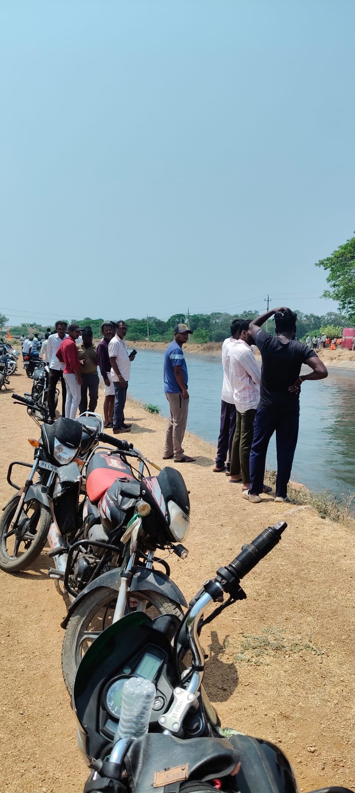 ಜಾವೂರ:ನಾರಾಯಣಪುರ ಬಲದಂಡೆ ನಾಲೆಗೆ ಕಾಲುಜಾರಿ ಬಿದ್ದ ಬಾಲಕ,ಅಗ್ನಿಶಾಮಕ ದಳದಿಂದ ಹುಡುಕಾಟ