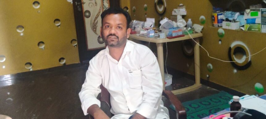 ತಾಲೂಕಿನಲ್ಲಿ ಎಲ್ಲೆಂದರಲ್ಲಿ ತುಂಬಿದ್ದಾರೆ ನಕಲಿ ಬಂಗಾಲಿ ವೈದ್ಯರು, ೧೦ನೇ ತರಗತಿ ಮುಗಿಯದಿದ್ದರು ಪ್ರಾಕ್ಟೀಸ್ ಬಲುಜೋರು, ಗ್ರಾಮೀಣರ ಜೀವ ಹಿಂಡುತ್ತಿದ್ದಾರೆ ಇವರನ್ನು ಕೇಳುವವರು ಯಾರು?