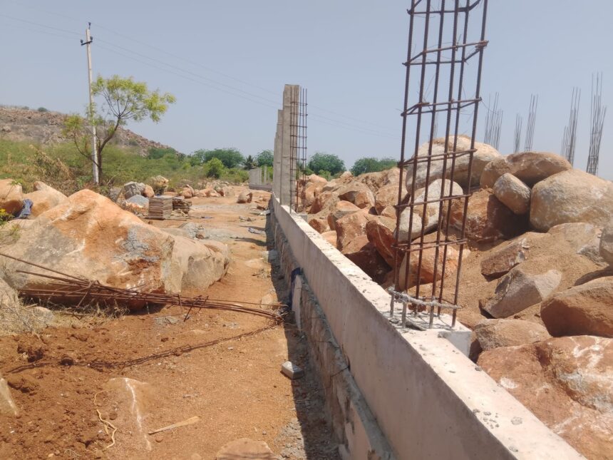 ಅಲ್ಪಸಂಖ್ಯಾತರ ಮುರಾರ್ಜಿ ವಸತಿ ನಿಲಯದ ಕಂಪೌಂಡ ಕಾಮಗಾರಿ ಕಳಪೆ ಬಿಲ್ ತಡೆಯುವಂತೆ ಒತ್ತಾಯ ಅಲ್ಪಸಂಖ್ಯಾತರ ಮುರಾರ್ಜಿ ವಸತಿ ನಿಲಯದ ಕಂಪೌಂಡ ಕಾಮಗಾರಿ ಕಳಪೆ ಬಿಲ್ ತಡೆಯುವಂತೆ ಒತ್ತಾಯ